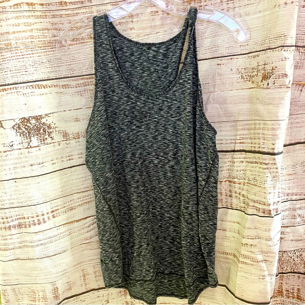 Lululemon tank top size 10 excellent condition